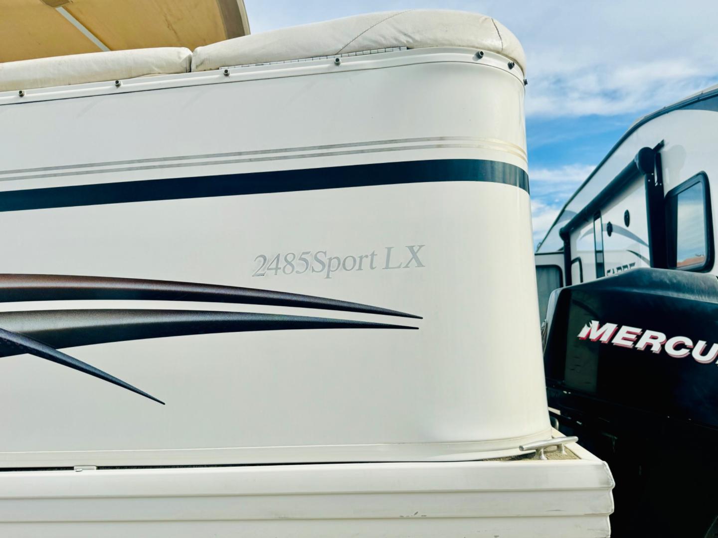 2006 White Crestliner 2485 Sport LX , located at 2190 Hwy 95, Bullhead City, AZ, 86442, (928) 704-0060, 0.000000, 0.000000 - On consignment. 2006 Crestliner 24 ft. 115 four stroke engine. good bimini top. stereo. newer speakers. new batteries. has pop up changing room Full boat cover. free and clear title and boat title. - Photo#4